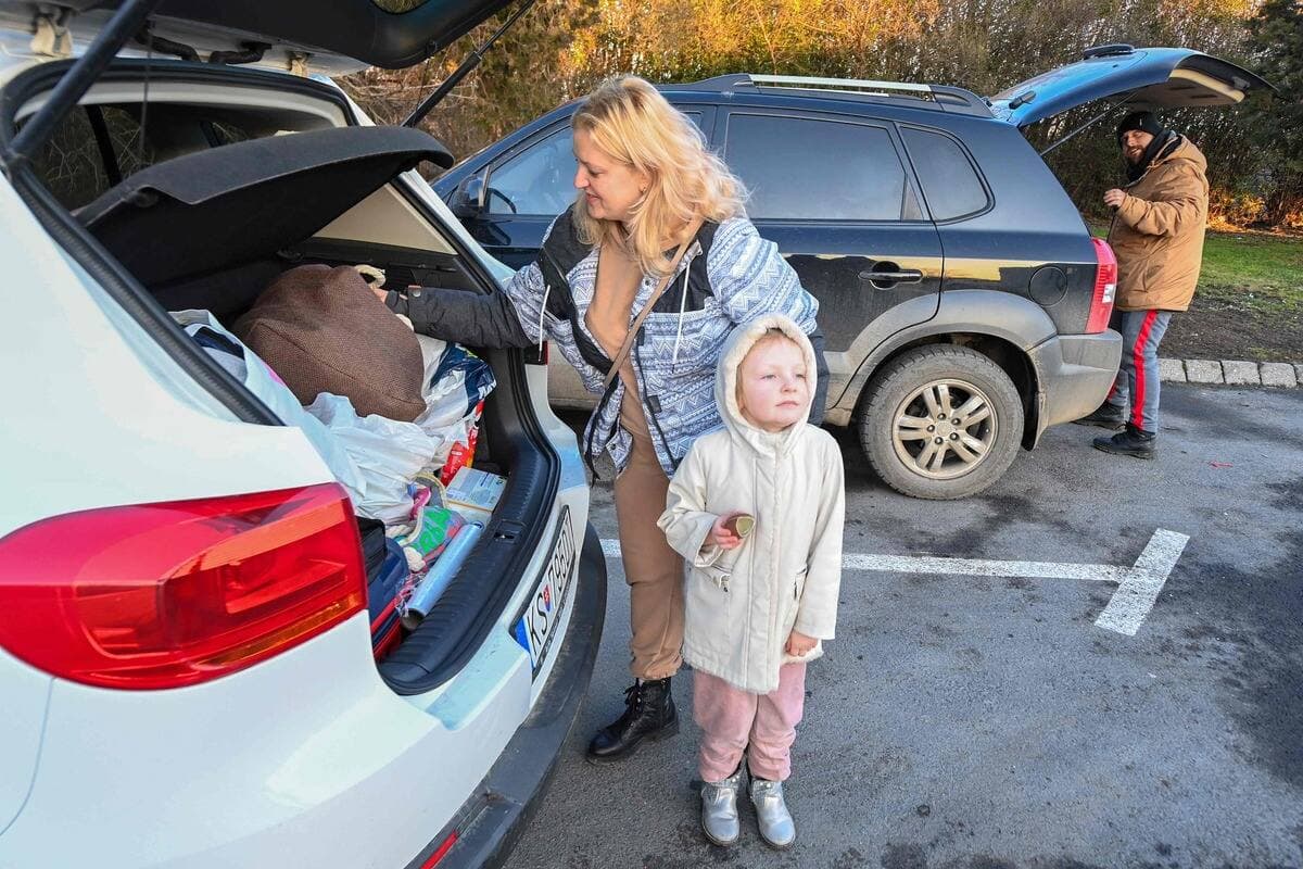 100 000 personnes ont fui en Ukraine, et des milliers &agrave; l'&eacute;tranger