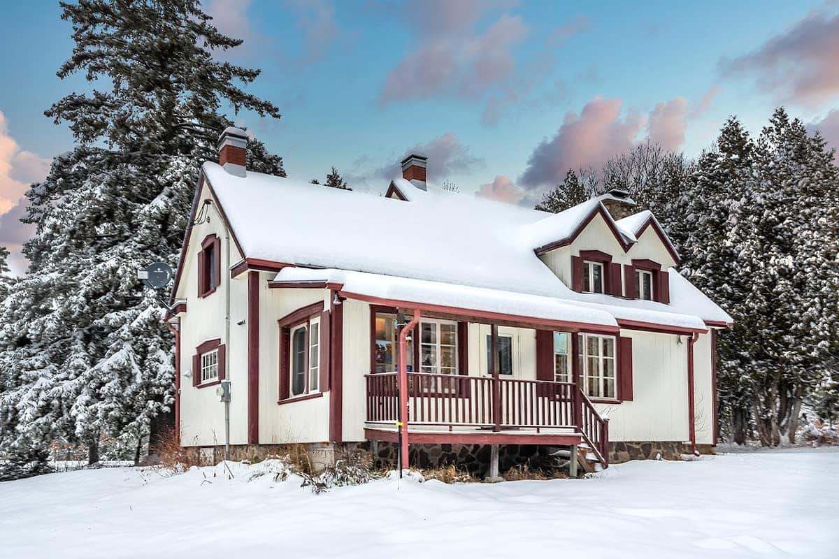 Un chalet ancestral en bois rond à Mandeville 
