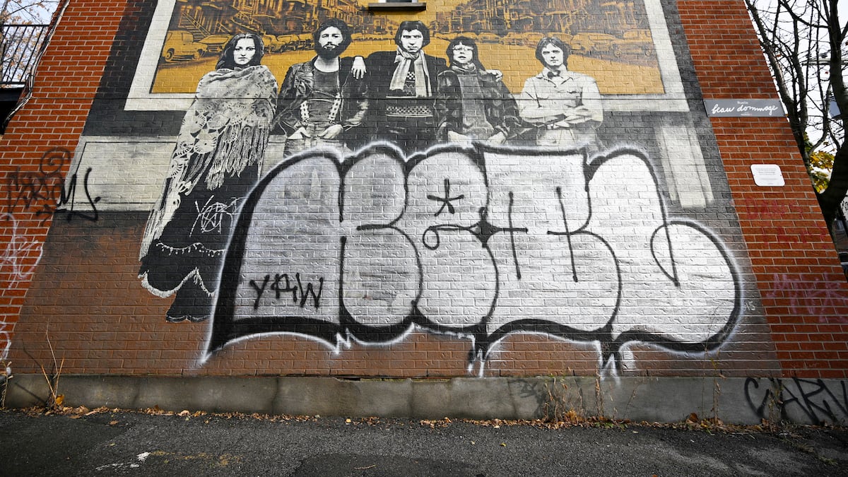 La murale montréalaise de Beau Dommage vandalisée