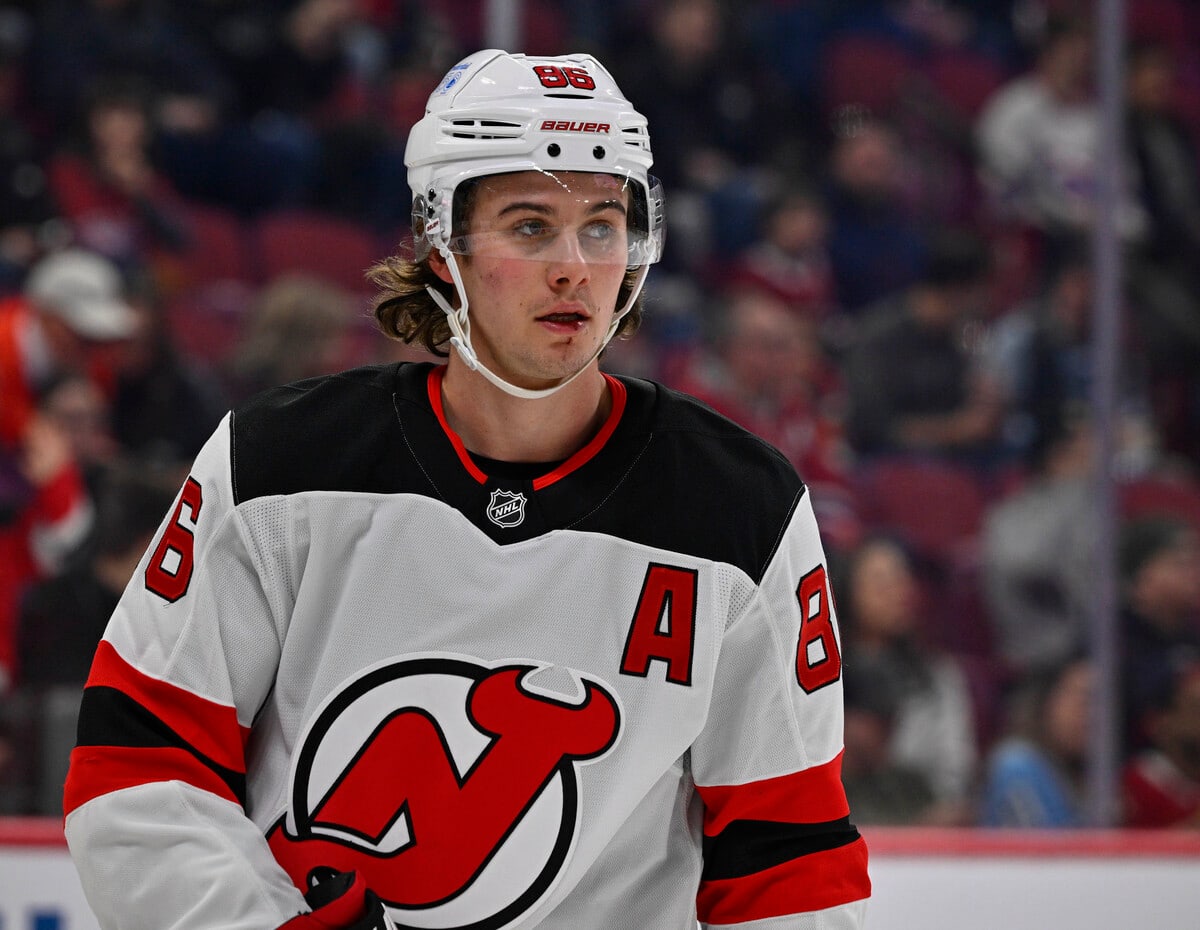 Jack Hughes s’amuse face aux Blackhawks