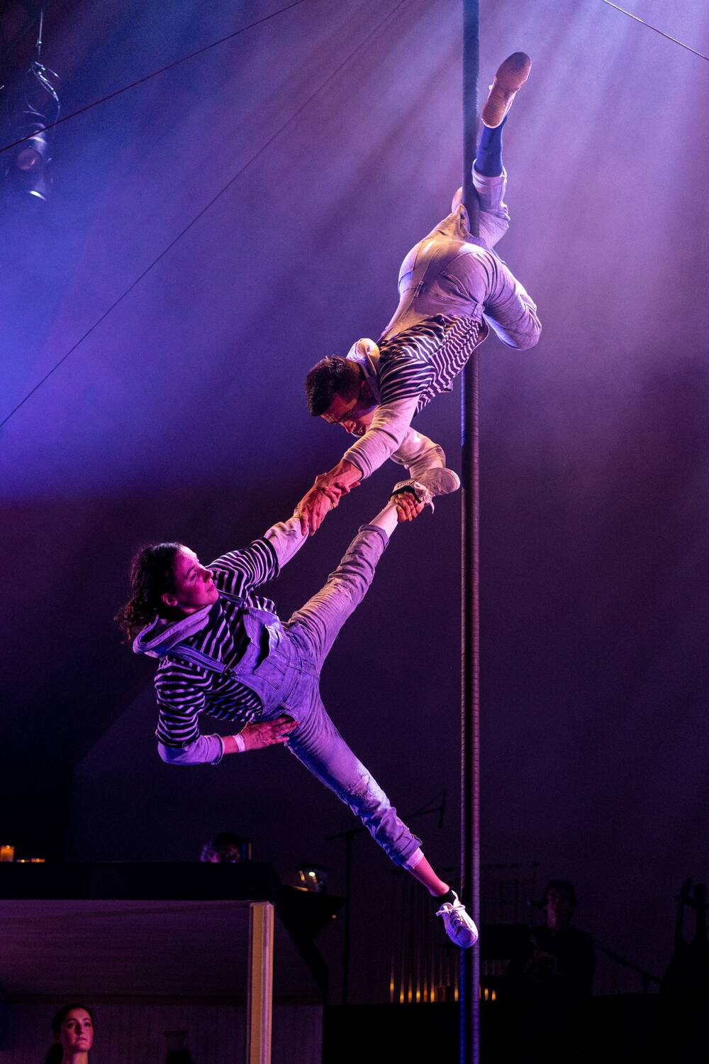 Spectacle «Entre ciel et mer» les défis de logistique du Cirque Éloize aux ÎlesdelaMadeleine Spectacle «Entre ciel et mer» les défis de logistique du Cirque Éloize aux ÎlesdelaMadeleine