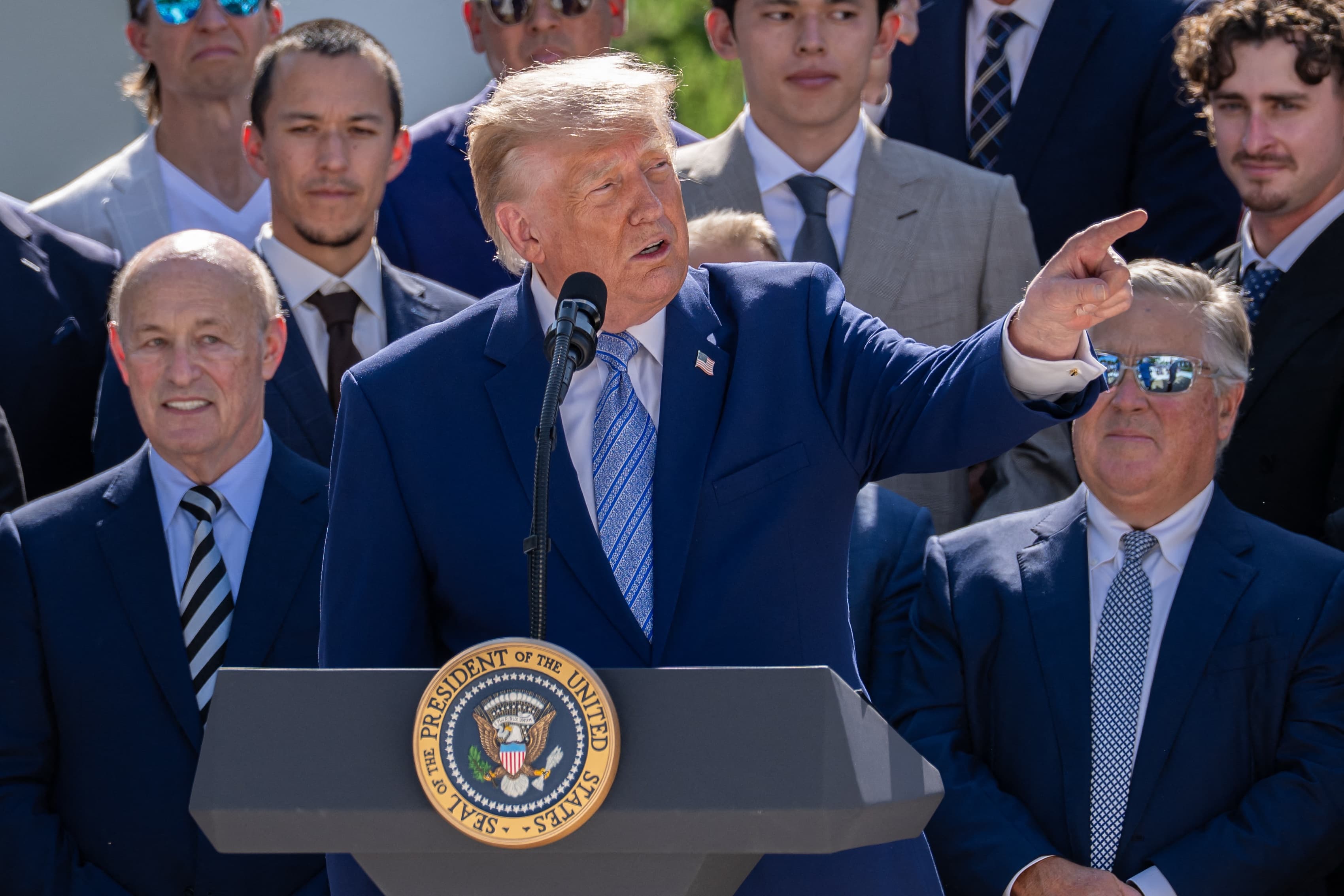 Trump wants to install a giant air filter between Canada and the United States