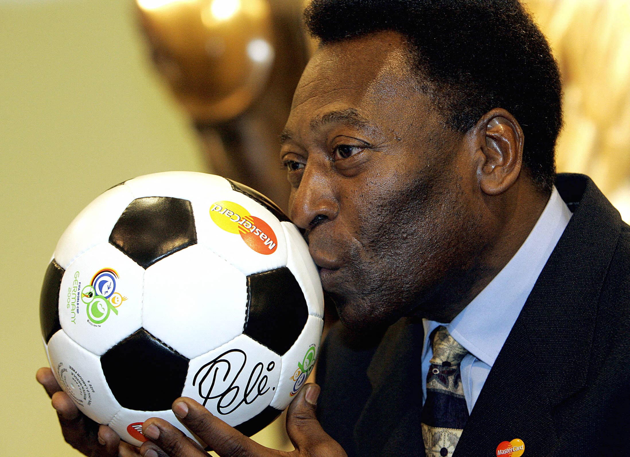 «Une nuit de plus avec lui» la famille de Pelé presque au complet à