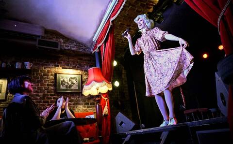 Russia: drag queens still on stage despite the tightening noose