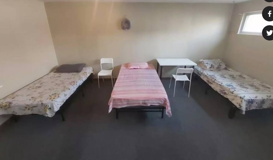Le propriétaire de la chambre au sous-sol louerait chaque lit 420$.