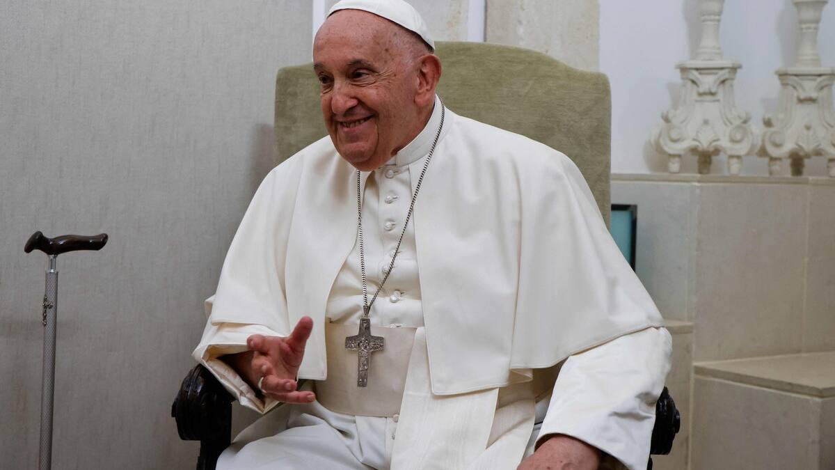 On peut rire de Dieu, mais à certaines conditions, dit le pape