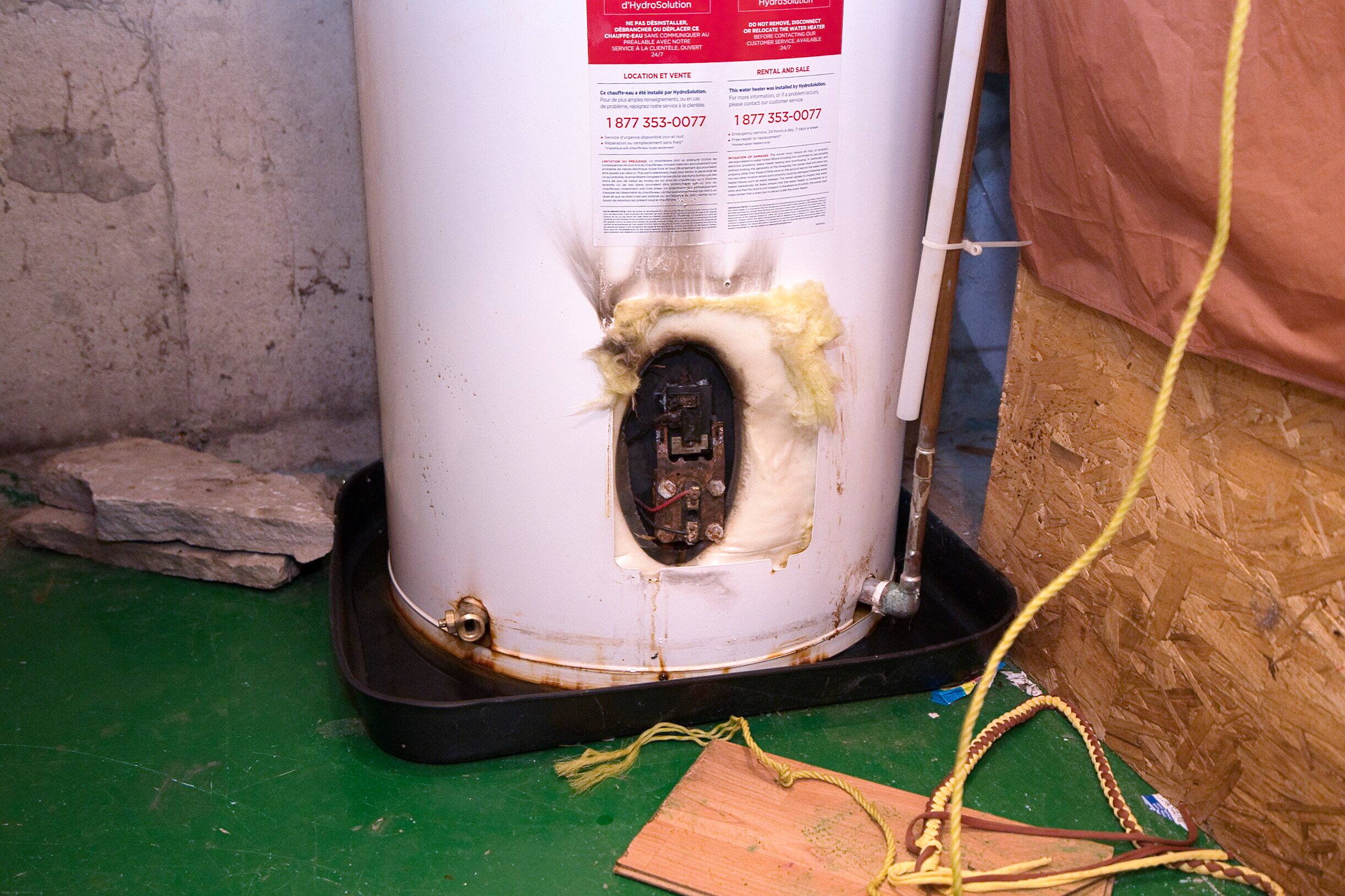 GEN-Isabelle Corby y Étienne Lavoie que han estado sin agua caliente durante más de dos horas porque Hydrosolution tarda en reemplazar su calentador de agua.