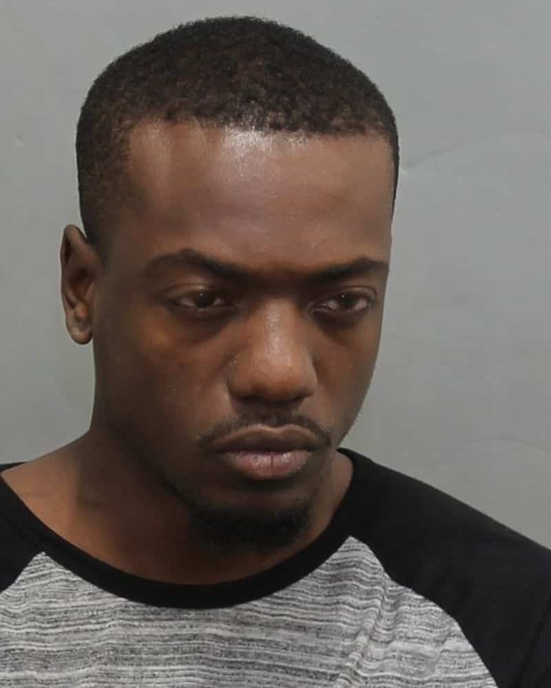 Kesly François lors de son arrestation à Toronto pour des accusations en lien avec la traite de personnes.