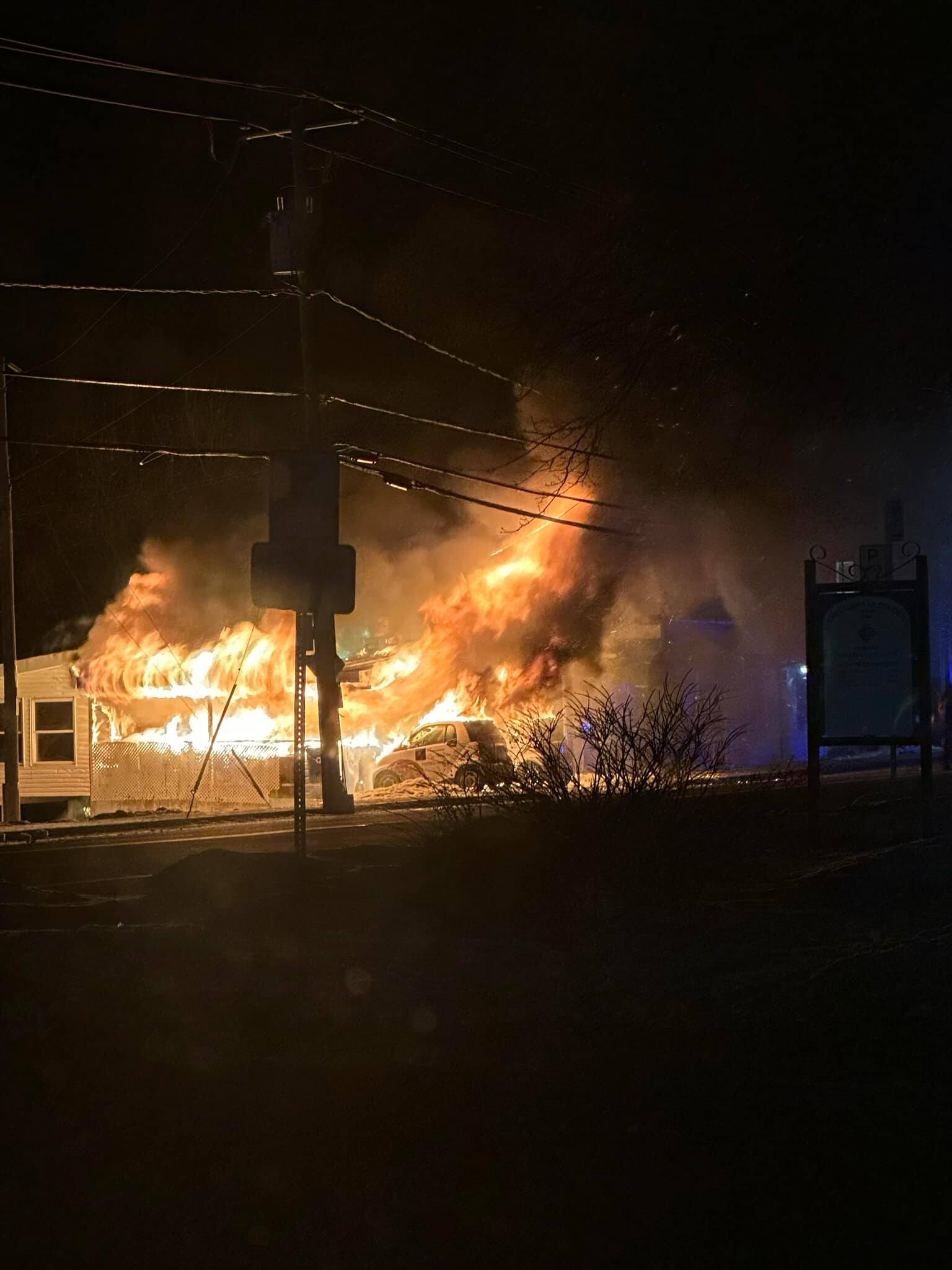 [EN IMAGES]  Montérégie: una pizzería posiblemente víctima de un incendio provocado