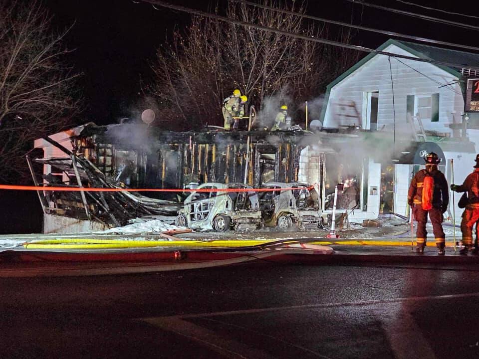[EN IMAGES]  Montérégie: una pizzería posiblemente víctima de un incendio provocado