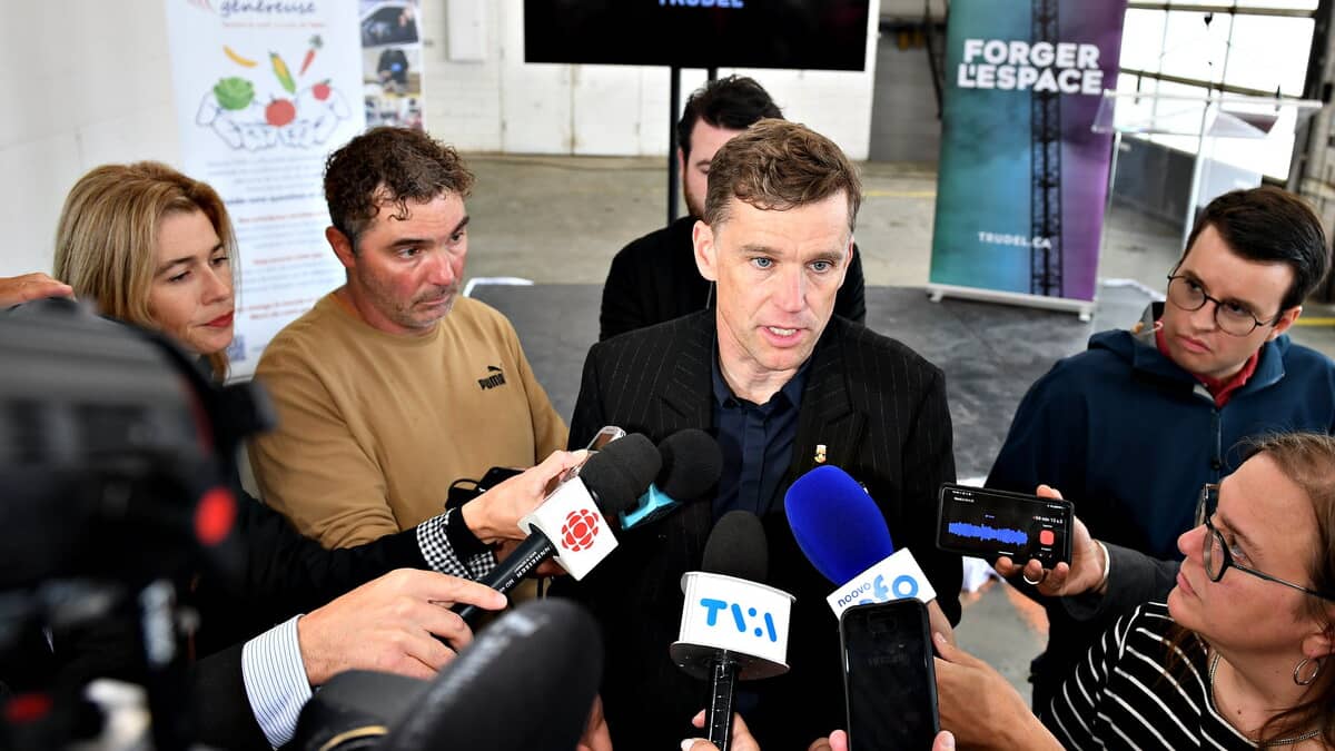 Marchand à New York pour visiter le port