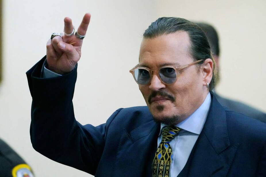 Image principale de l'article Elle annonce que Depp est le père de son bébé