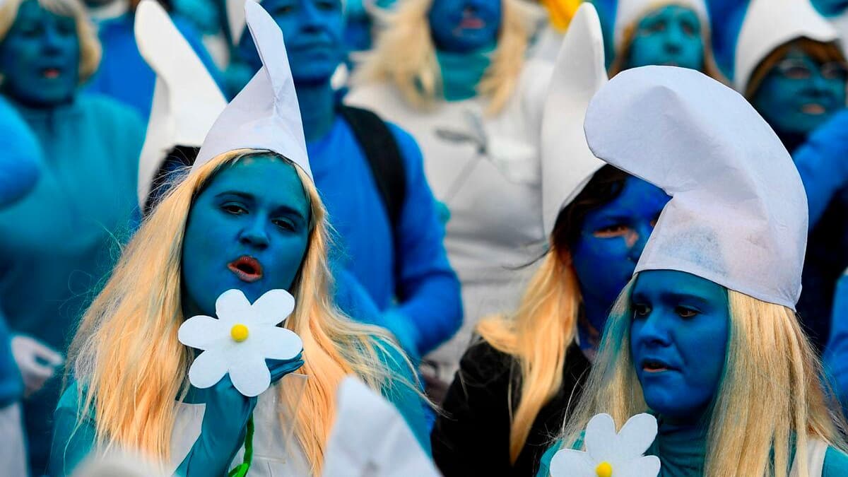Avoir Images Un Rassemblement De Schtroumpfs En Pleine Crise Du Coronavirus le plus cool salutations