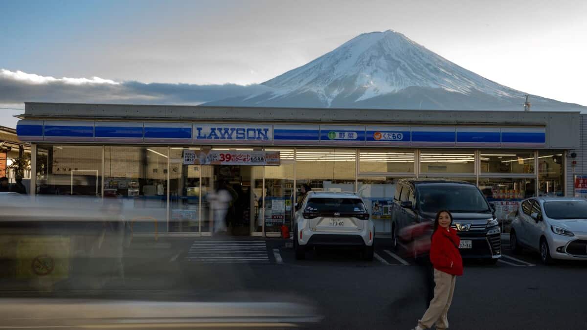 Japon: une petite ville veut cacher un célèbre volcan pour éloigner les touristes