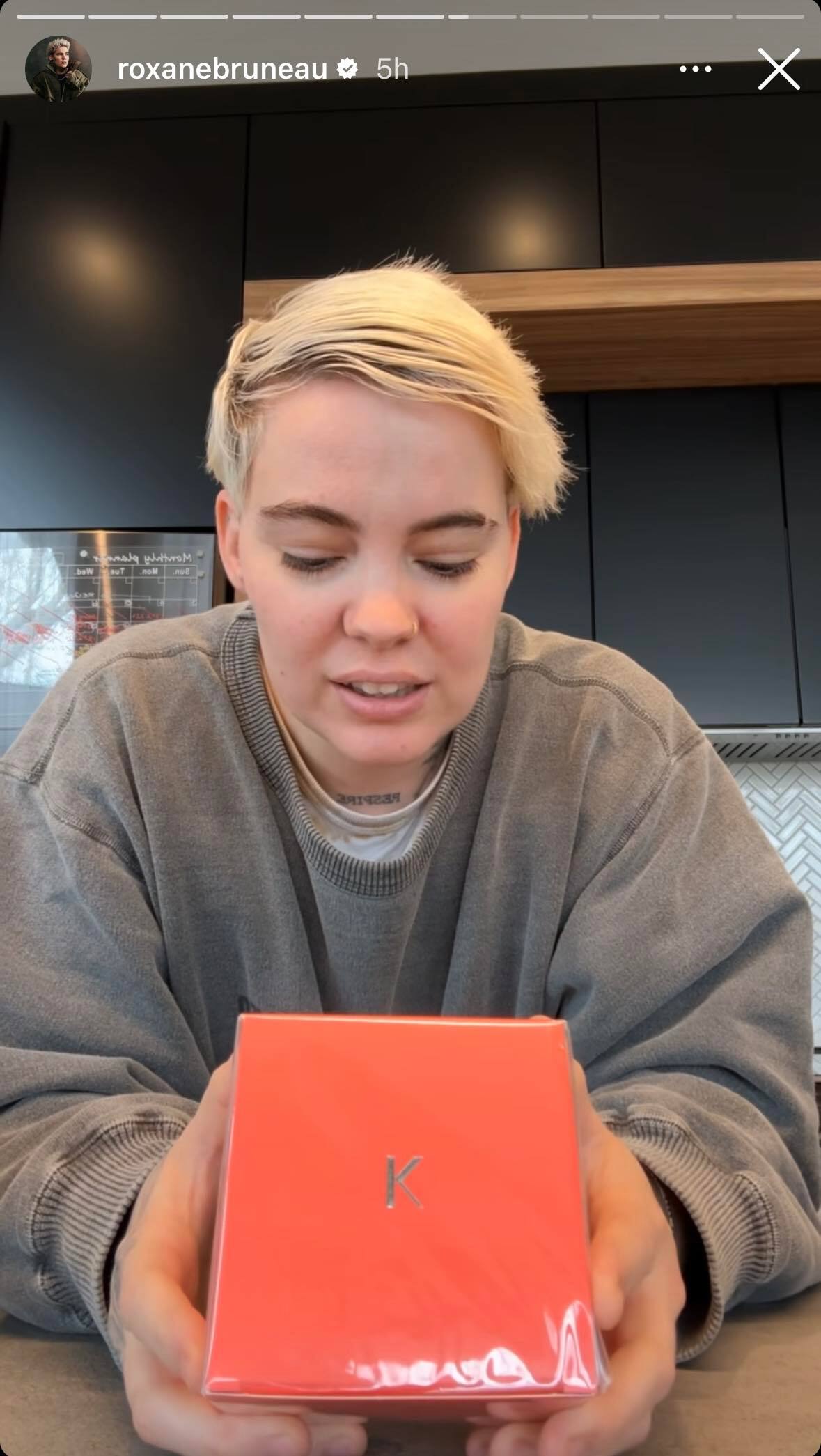 Roxane Bruneau présente le nouveau produit de Kevins-Kyle de manière ...