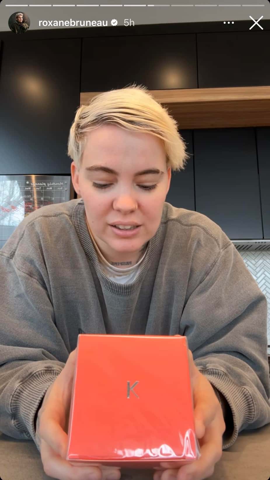 Roxane Bruneau présente le nouveau produit de Kevins-Kyle de manière ...