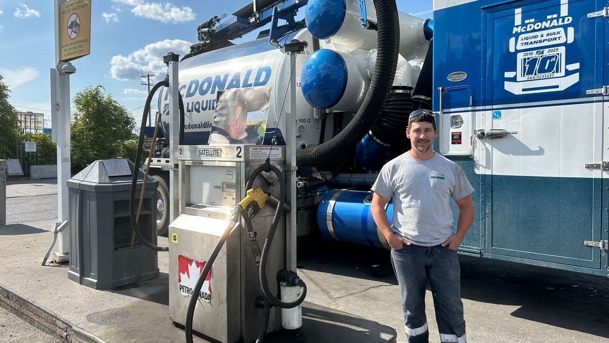 Effet de la bourse carbone: les entreprises de camionnage font le plein d’essence partout... sauf au Québec