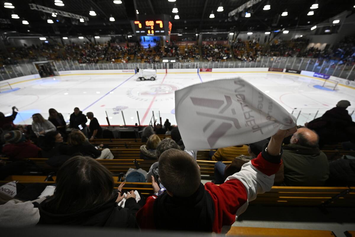 [EN PHOTOS]  Una atmósfera sobrealimentada para el hockey femenino