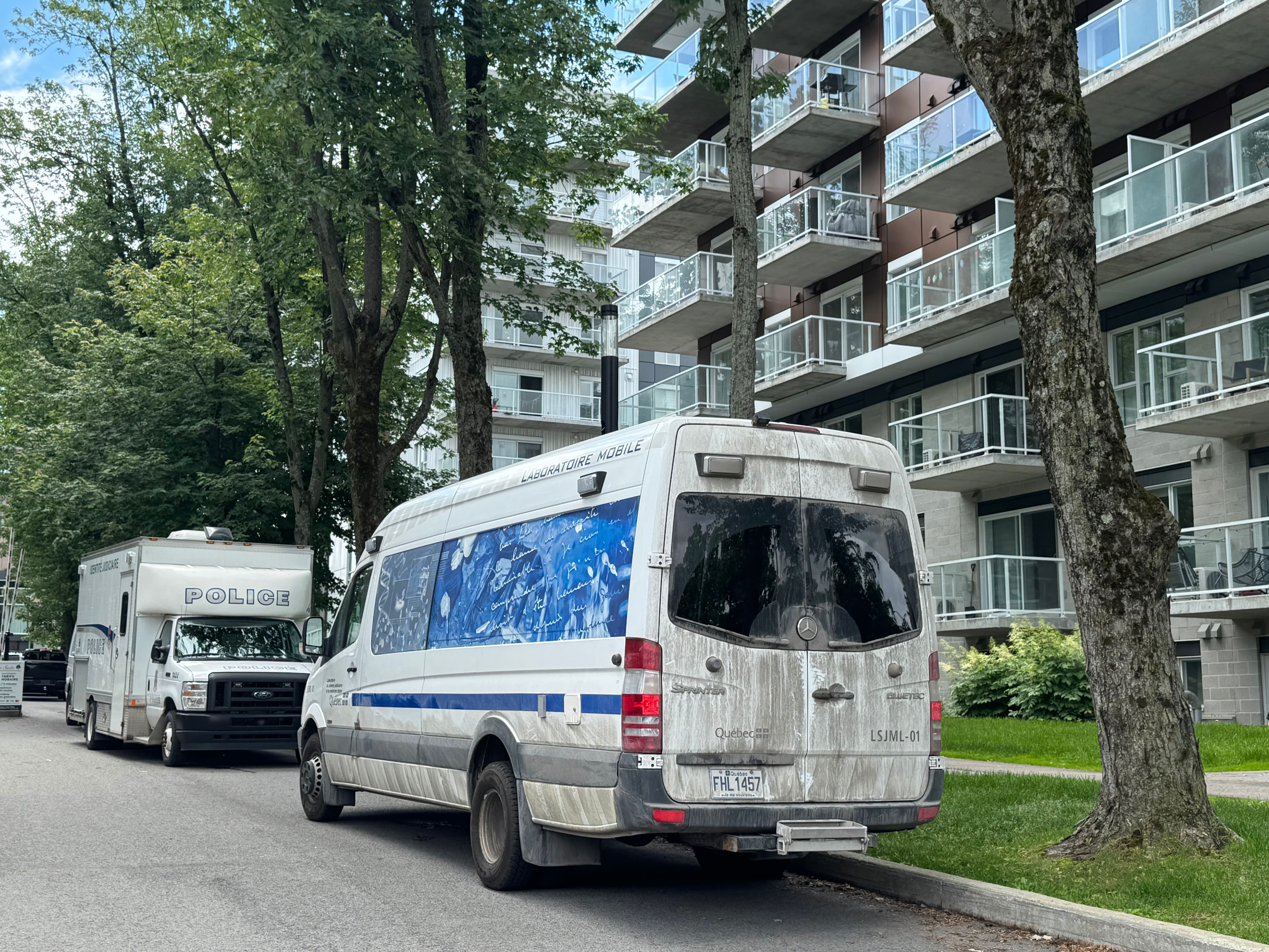 Outrage à un cadavre à Lévis: l’enquête se poursuit au domicile de la victime, à Québec