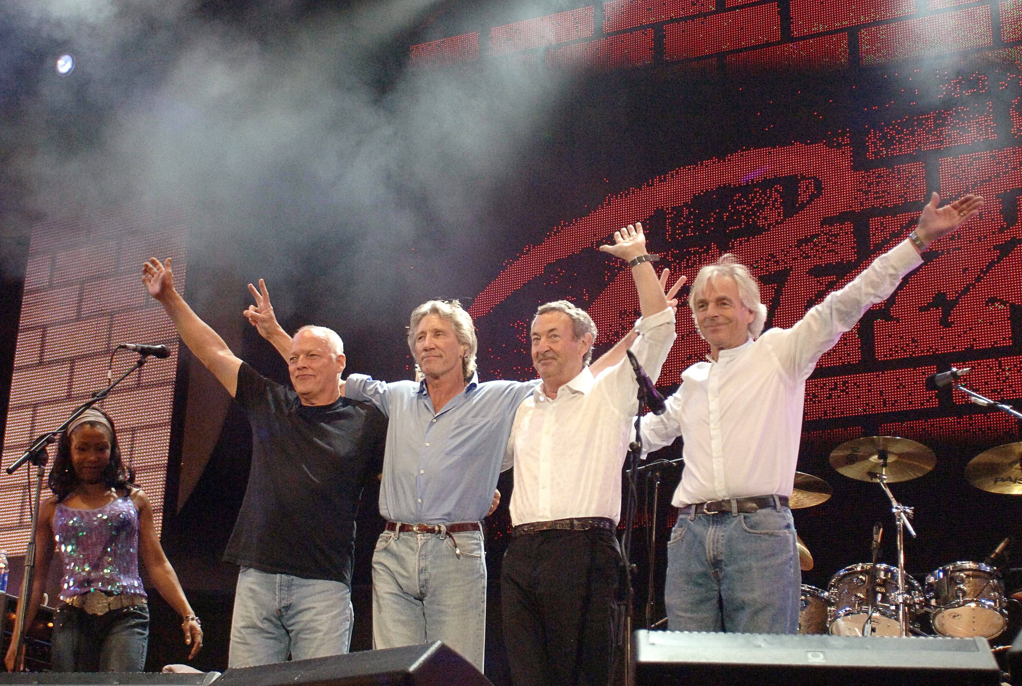 David Gilmour, Roger Waters, Nick Mason y Richard Wright durante su histórico reencuentro en Live 8, Londres, en 2005.