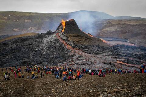En Islandia, la erupción volcánica se convirtió en el momento de atracción