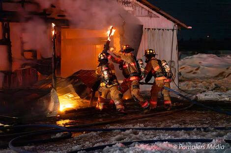 聖林火災 日曜日の夕食頃、ラノディエール県サン・ラン・ローランティドのラン・ダブルにある厩舎で火災が発生した。