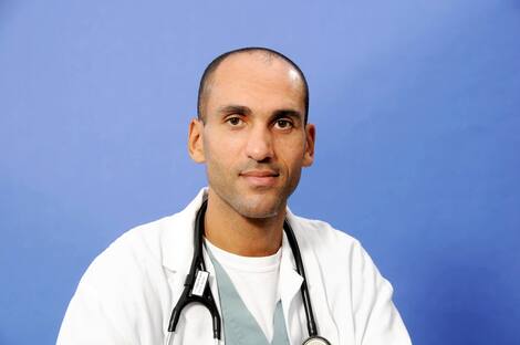 ジャン・ジャック・コナ・ブン Jean-Jacques Kona-Boun、数年間獣医師であり動物愛護活動家。