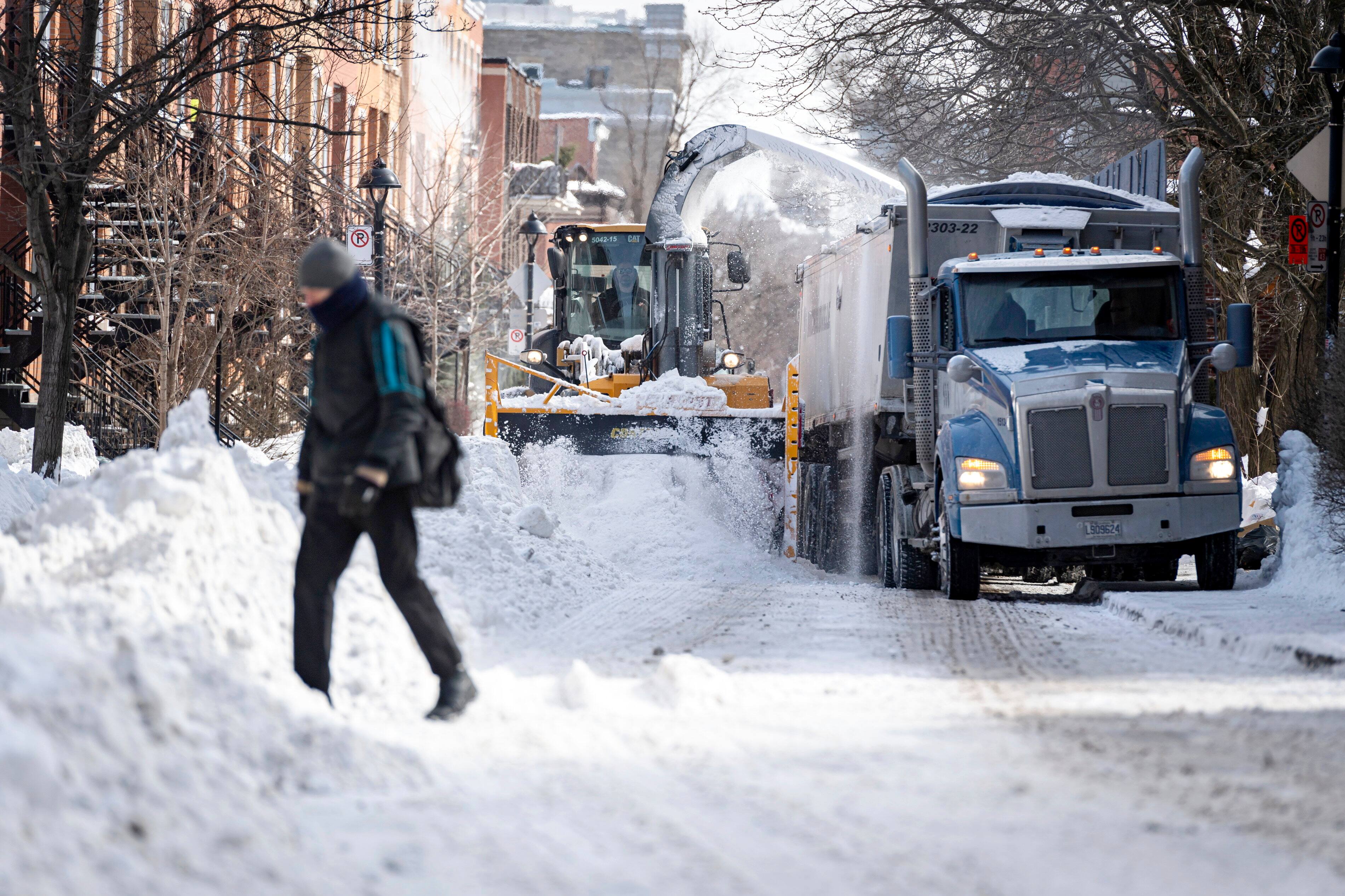 Chargement de la neige &agrave; Montr&eacute;al: comment la Ville priorise-t-elle les rues?