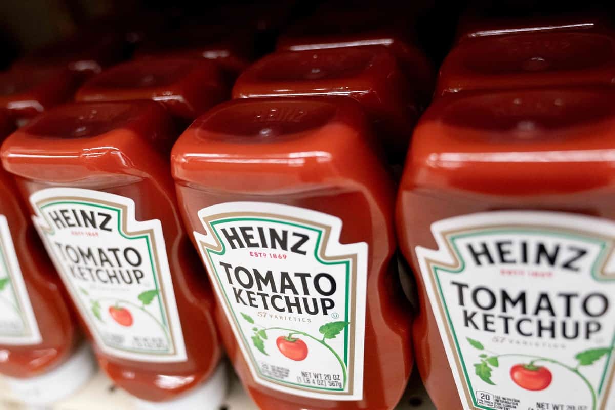Ketchup au frigo ou au garde-manger? Le fabricant Kraft Heinz tranche le d&eacute;bat