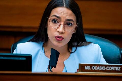 Alexandria Ocasio-Cortez, la estrella de las redes sociales más que nunca el objetivo de los conservadores