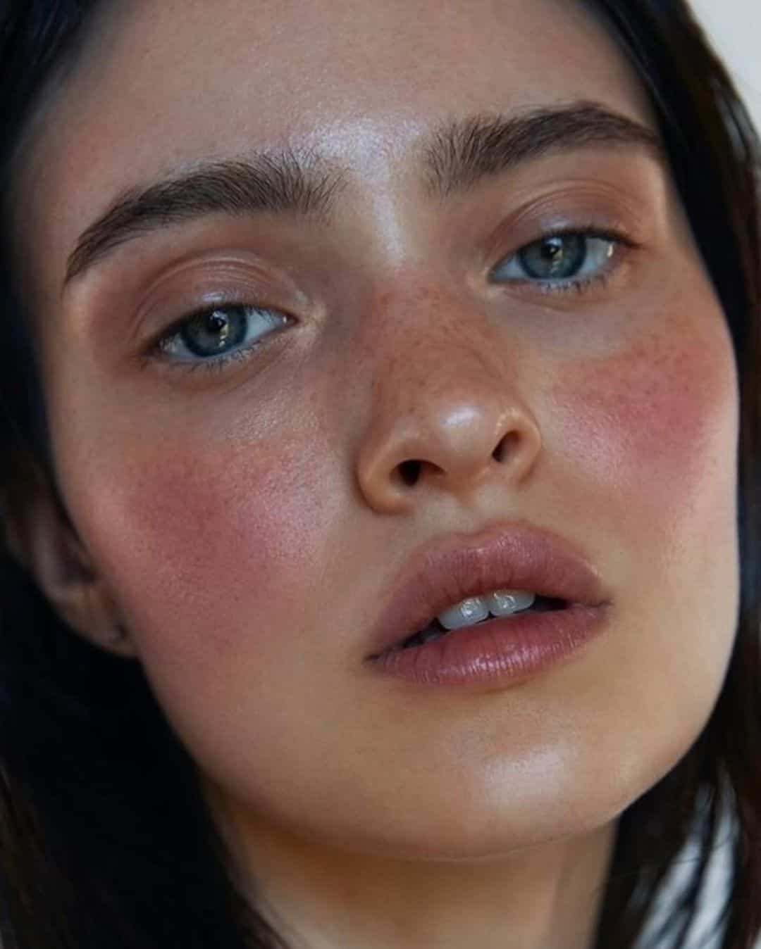 Voici LA façon ultra naturelle de porter son blush