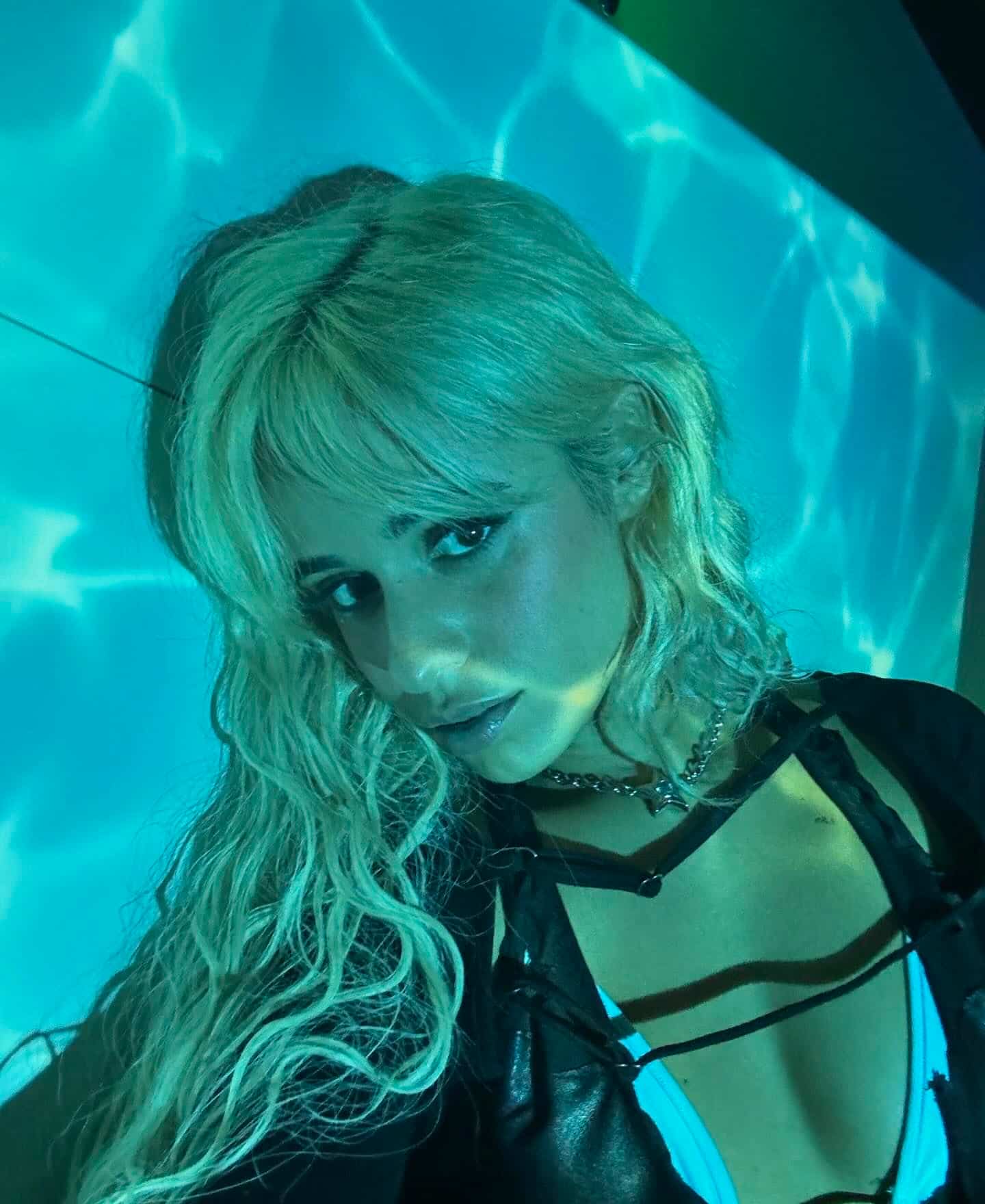 Elle enflamme Instagram en mini bikini