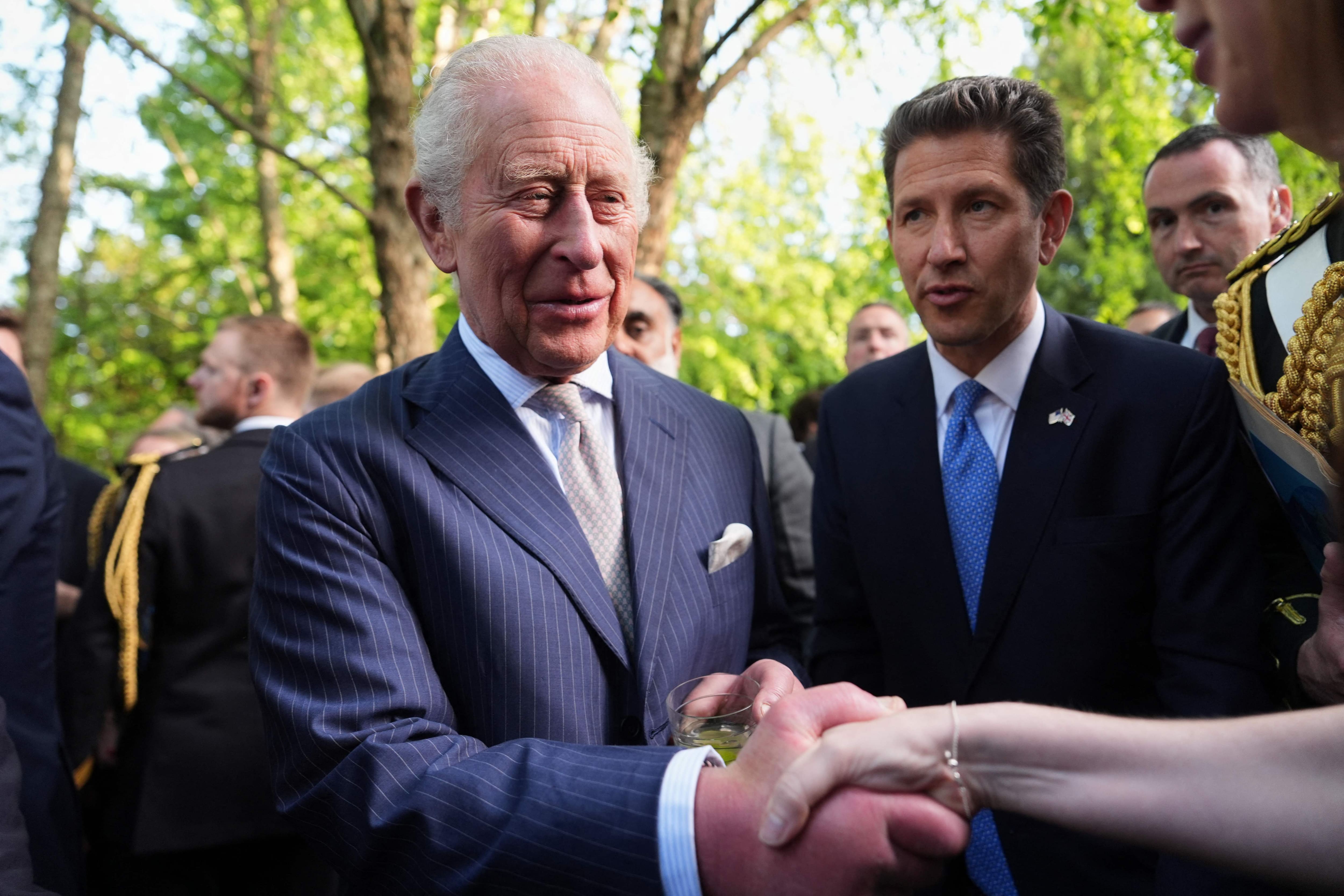 Reçu par Trump, le roi Charles va s'adresser au Congrès américain