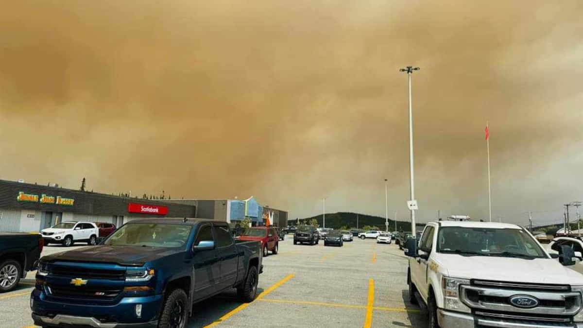 Feux de forêt: Fermont en préalerte, une ville de Terre-Neuve évacuée