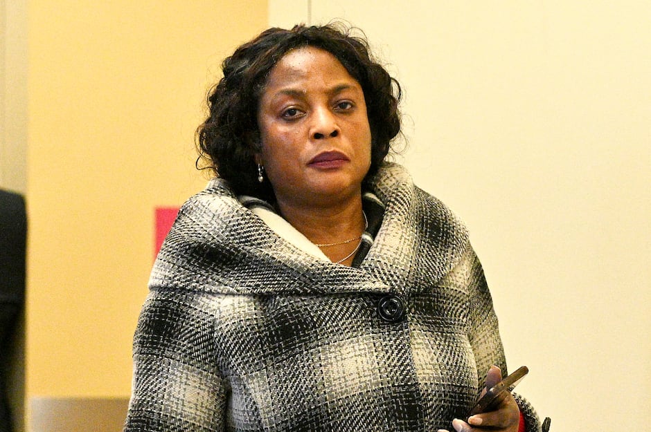 Une fraudeuse impénitente plaide coupable d'avoir à nouveau subtilisé de  l'argent à un de ses employeurs | TVA Nouvelles
