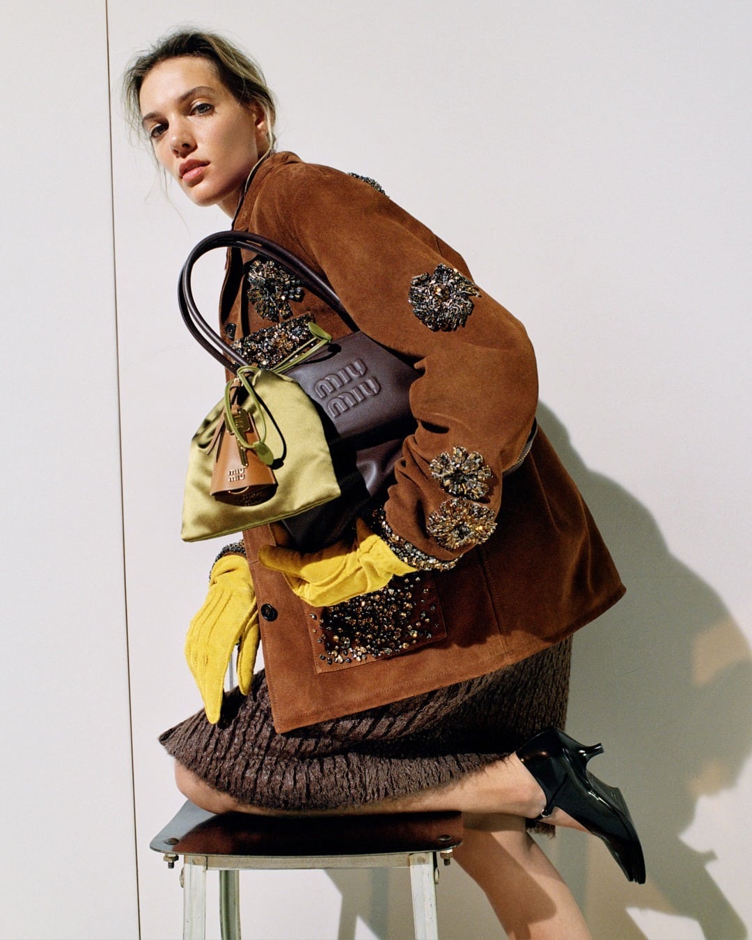 Elle pose en couple, portant ce style controversé