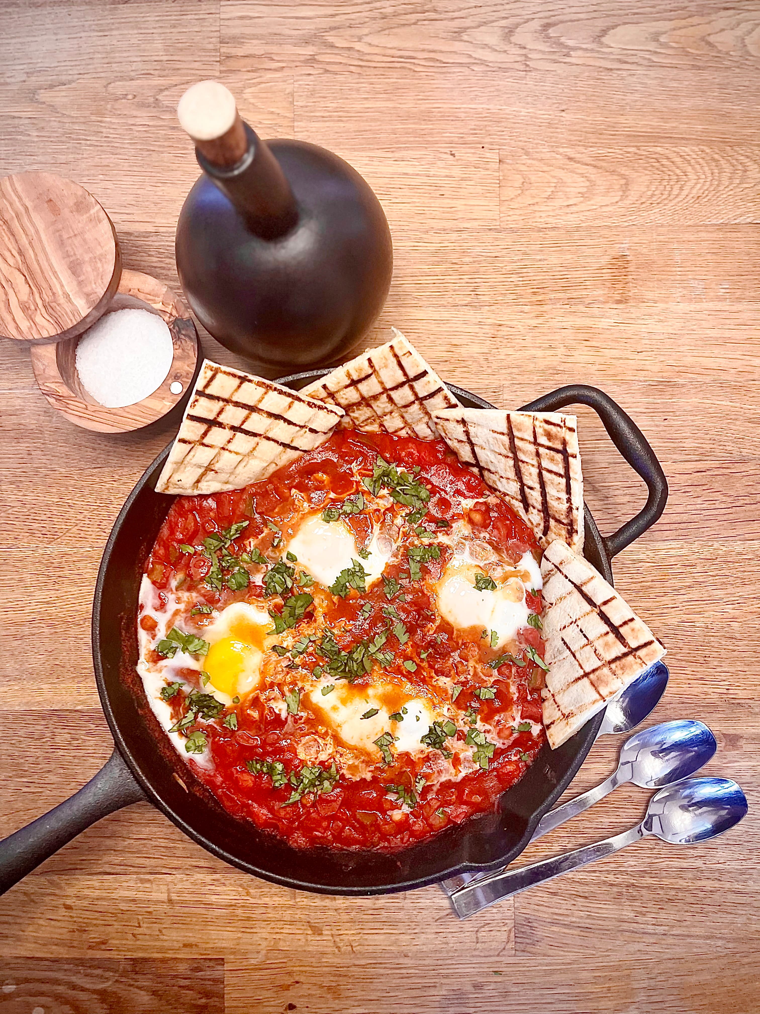 Chakchouka sur le grill: une recette simple et savoureuse sur le BBQ