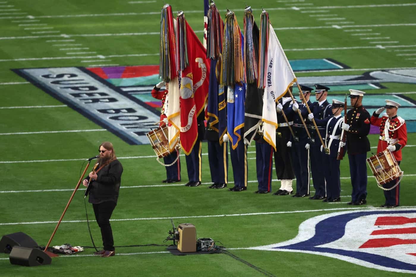 EN IMAGES Super Bowl LVII Un Hymne National Qui Tire Les Larmes JDM chris-stapleton-super-bowl-2023-national-anthem-video-ps-entertainment