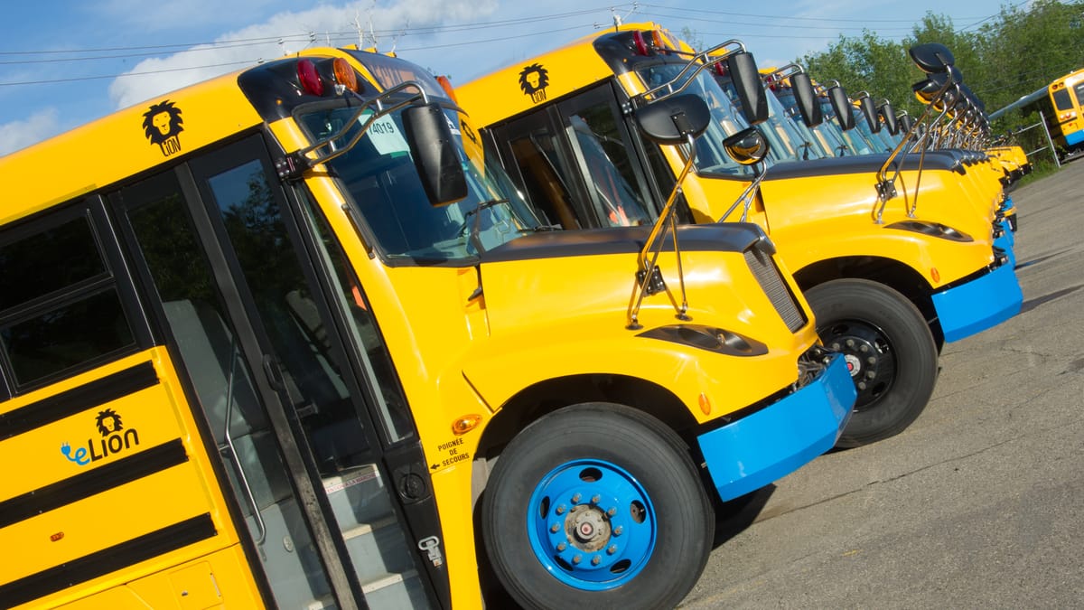 Lion Électrique met temporairement à pied 400 employés