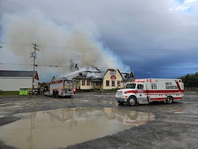 EN FOTOS | Un edificio histórico está envuelto en llamas en Gaspé
