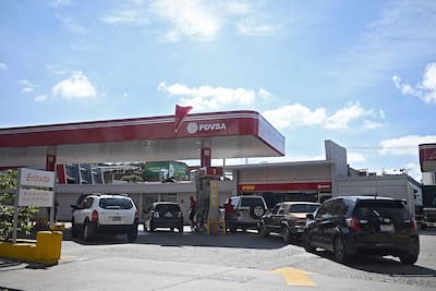 1 月 4 日,即馬杜羅入獄的第二天,加拉加斯一家加油站外排起長隊。