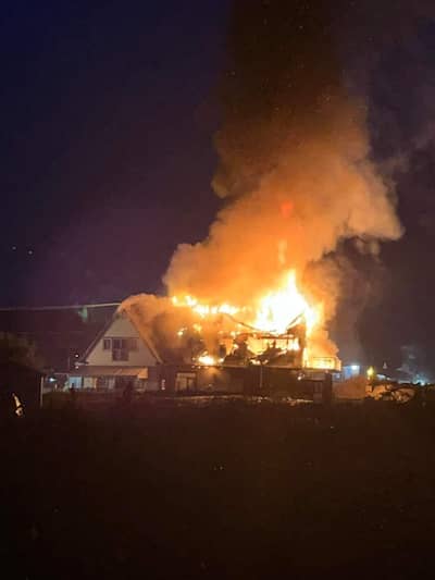 EN FOTOS | Un edificio histórico está envuelto en llamas en Gaspé