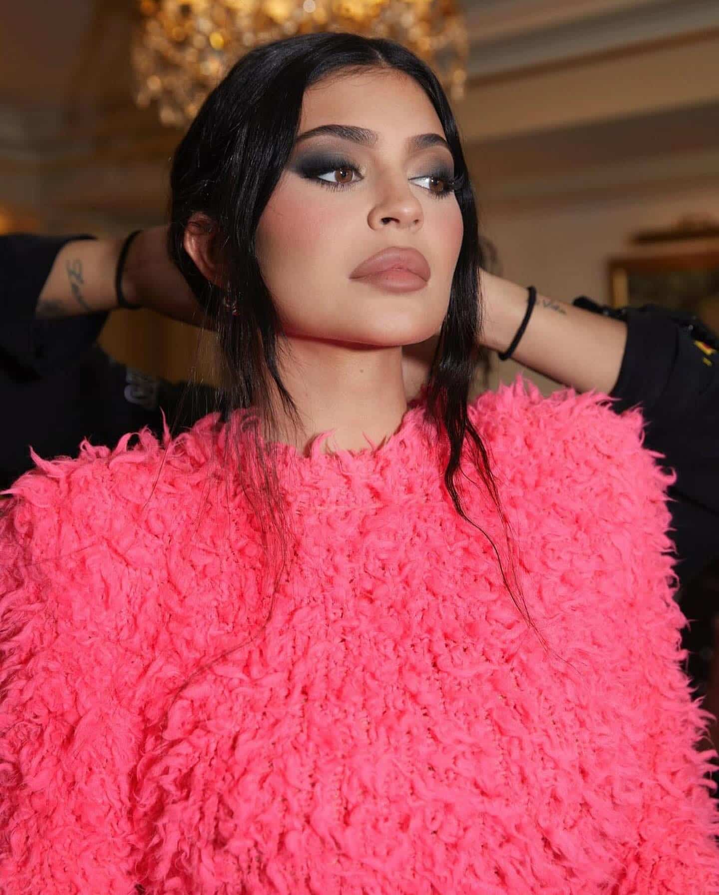 Ses cheveux osés et nostalgiques brisent Internet