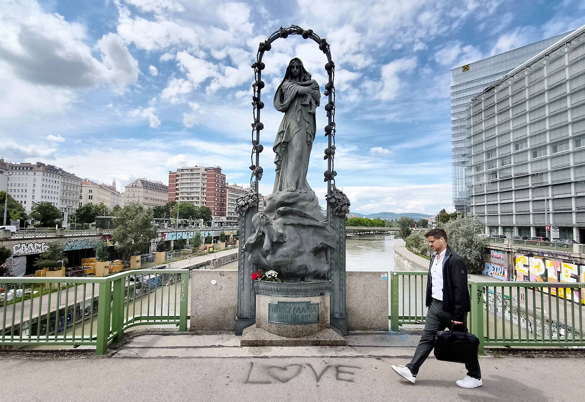 Scandale en Autriche: un ex-agent secret accus&eacute; d&rsquo;espionnage pour la Russie retrouve sa libert&eacute;