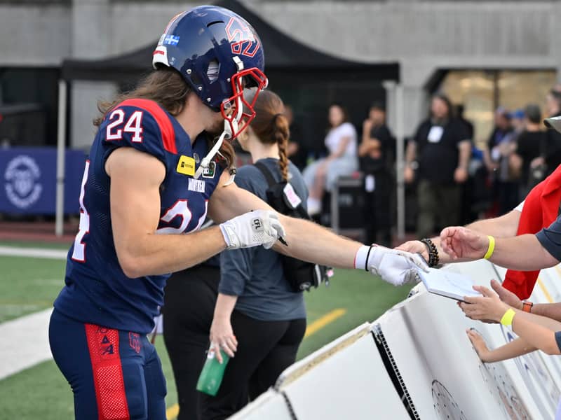 Les Alouettes vont sennuyer de Marc - Antoine Dequoy