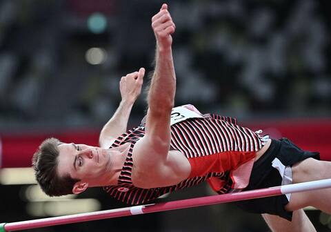 Tokyo 2020: Andre de Grosse wins bronze in the 100m event