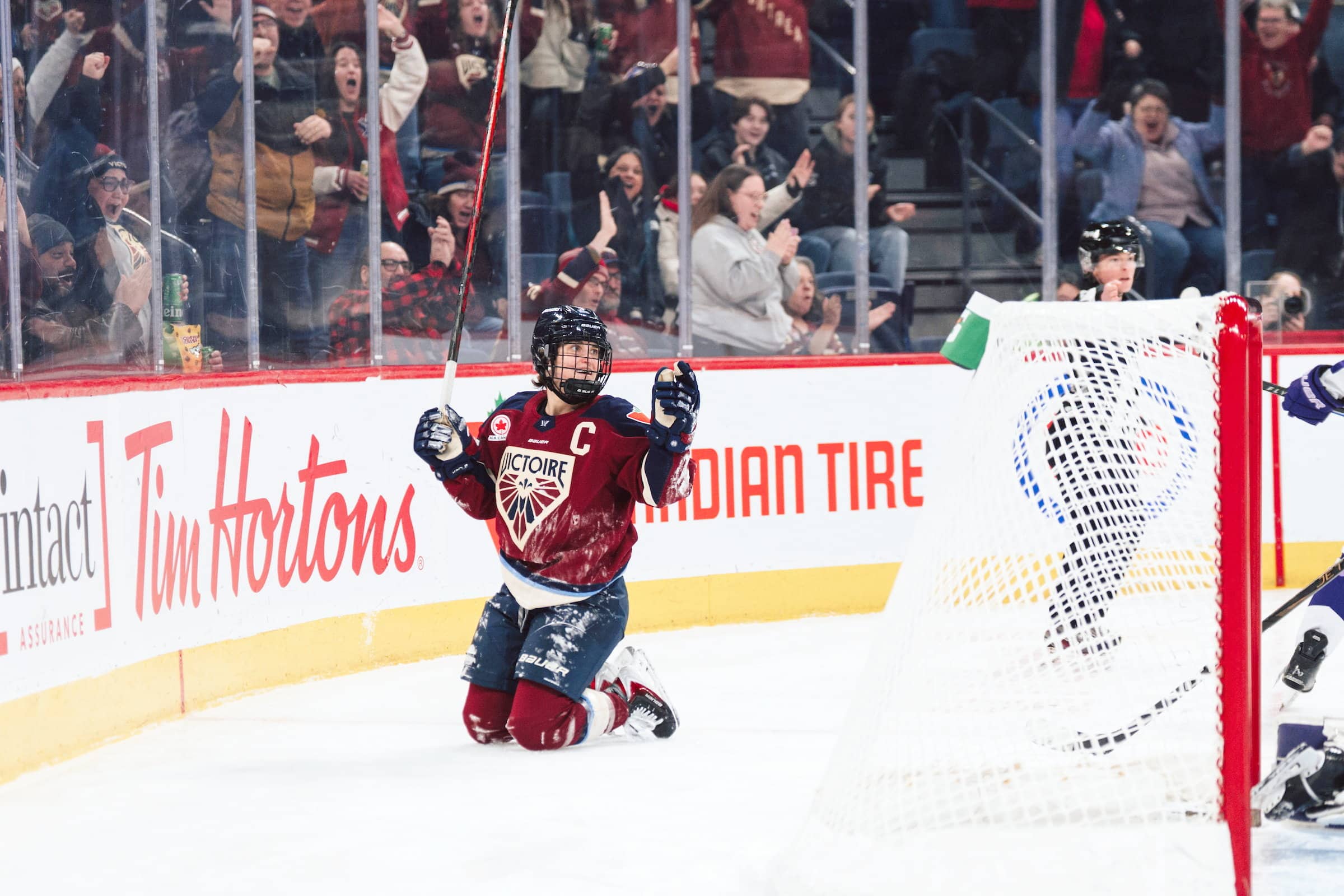 Marie-Philip Poulin atuou para fazer 1 a 1, antes de marcar em prolongamento face ao Frost du Minnesota, em 4 de janeiro, na Place Bell de Laval.