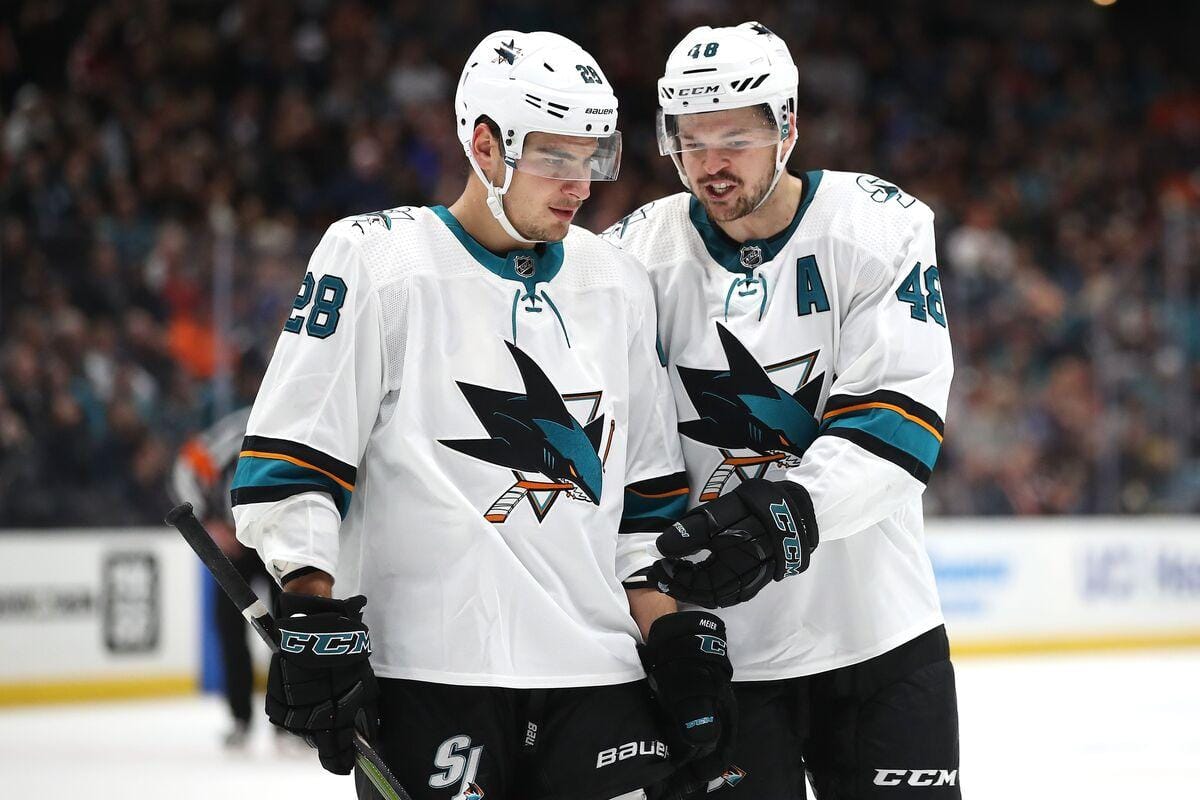 Le CH d&eacute;vor&eacute; tout rond par les Sharks