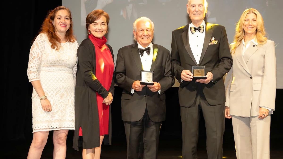 Deux hommes d'affaires décorés par l’Assemblée nationale malgré une fraude fiscale majeure