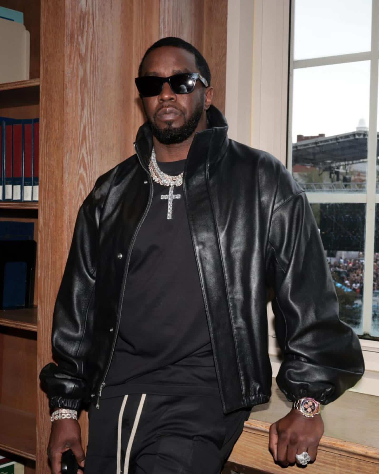 Il est accusé d'abus sexuel par son ami proche